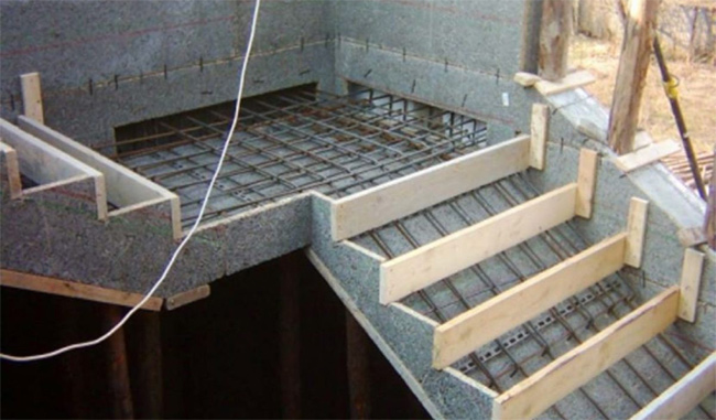 Formwork for the concrete stairs