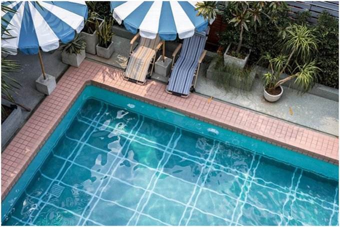 Pool Construction and Outdoor Living Spaces: The New Luxury Standard